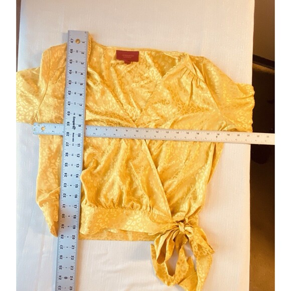 Jennifer Lopez JLO Long Sleeve Yellow/Gold Leopard Print Top Womens Size Small - Picture 10 of 10